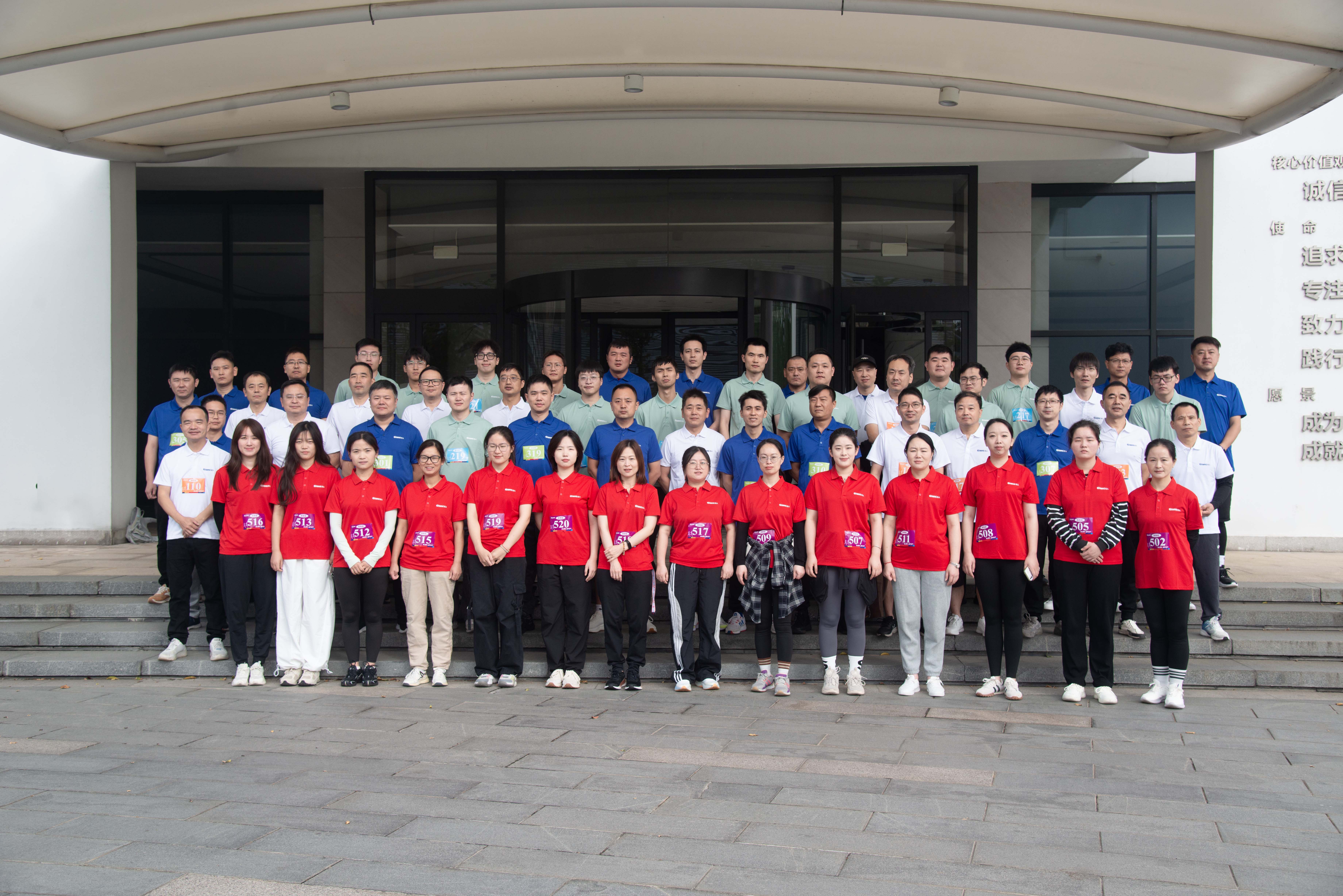 7分47秒登上南潯之巔 刷新紀錄