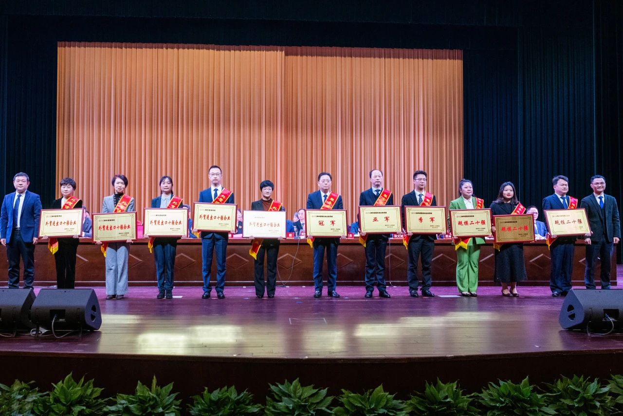 開門紅 | 巨人集團(tuán)獲區(qū)多項(xiàng)表彰